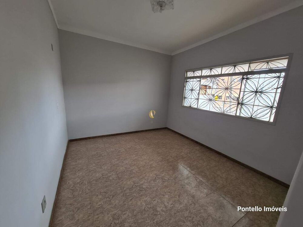 Casa à venda com 4 quartos, 228m² - Foto 3