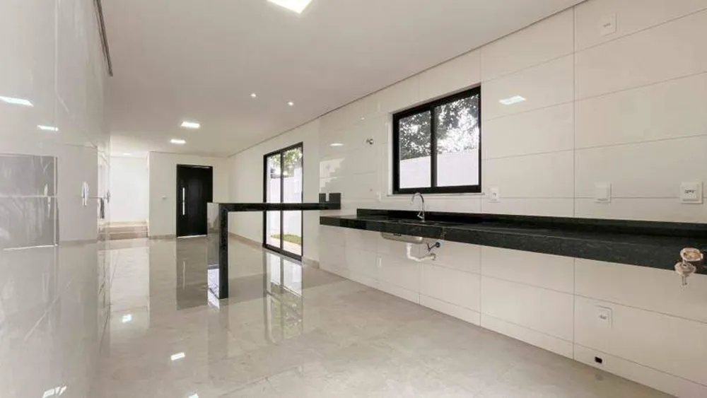 Casa, 3 quartos, 215 m² - Foto 2