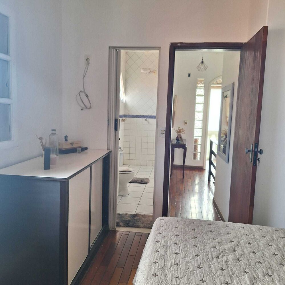 Casa à venda com 4 quartos, 200m² - Foto 2