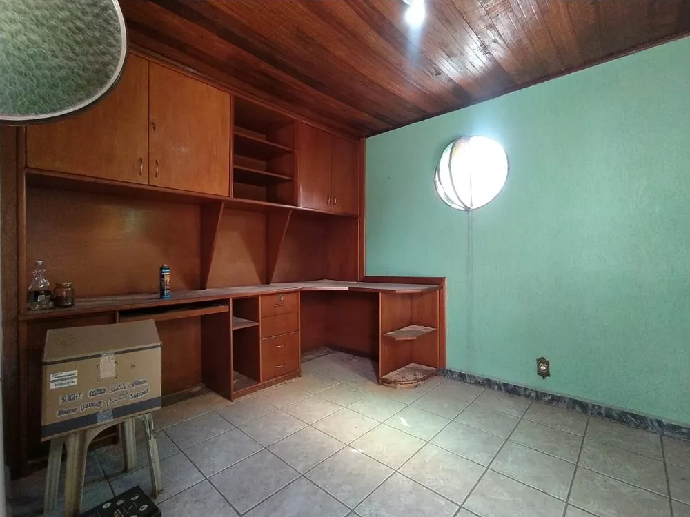 Casa à venda com 3 quartos, 300m² - Foto 4