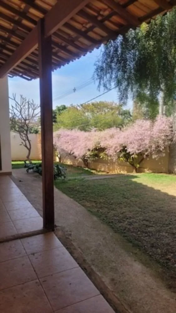 Casa à venda com 3 quartos, 340m² - Foto 1