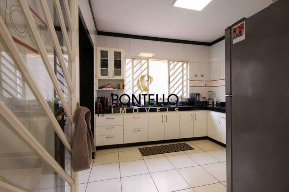Casa à venda com 5 quartos, 410m² - Foto 3