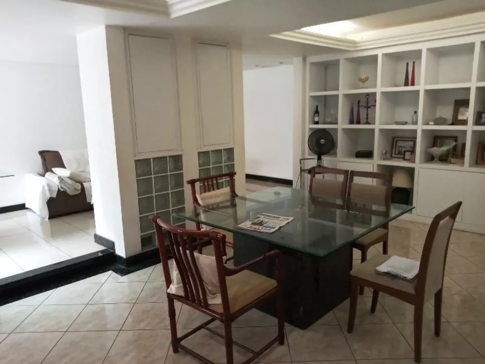 Apartamento à venda com 4 quartos, 200m² - Foto 1