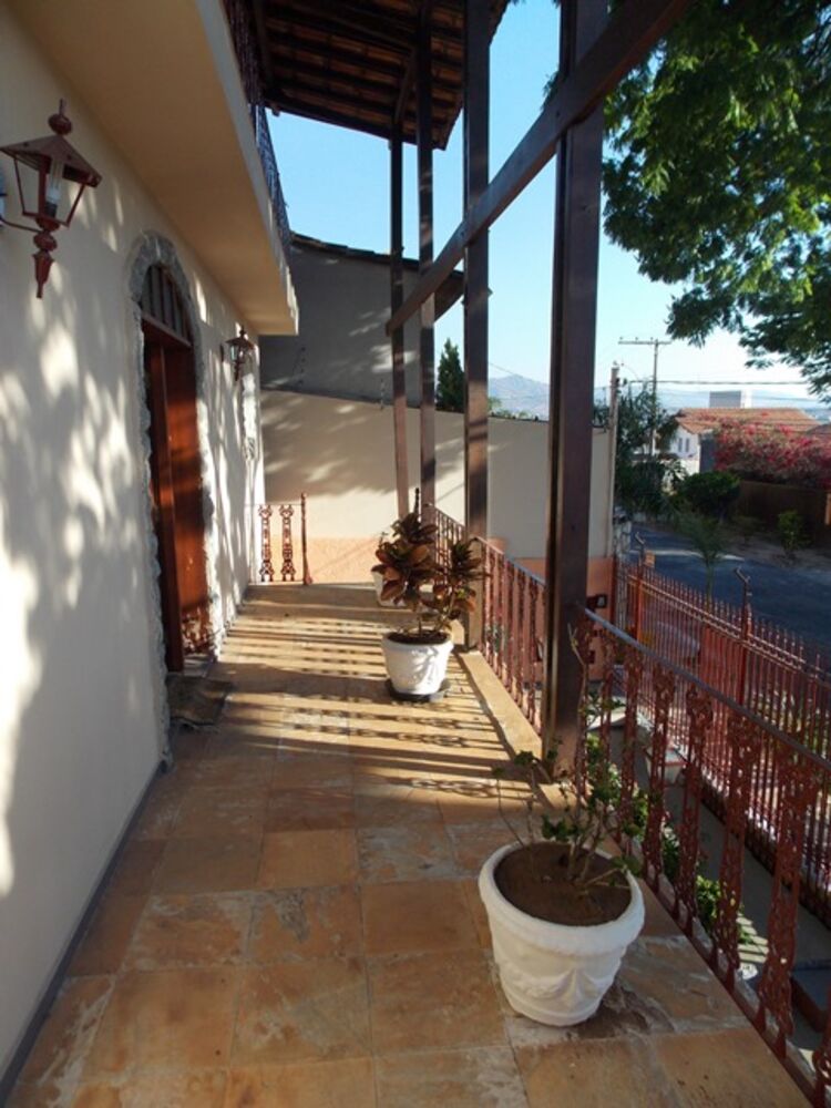 Casa à venda com 4 quartos, 235m² - Foto 4