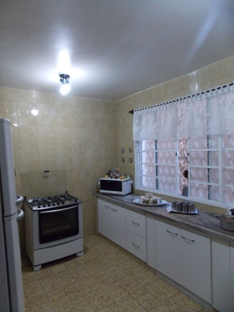 Casa à venda com 4 quartos, 235m² - Foto 2
