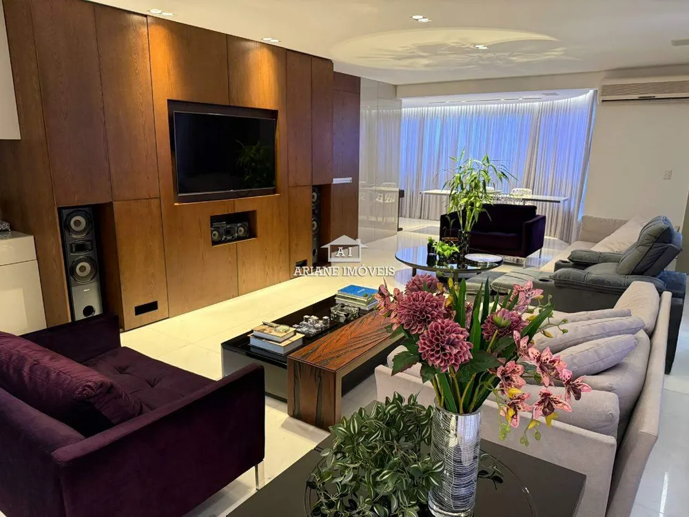 Apartamento, 3 quartos, 250 m² - Foto 1