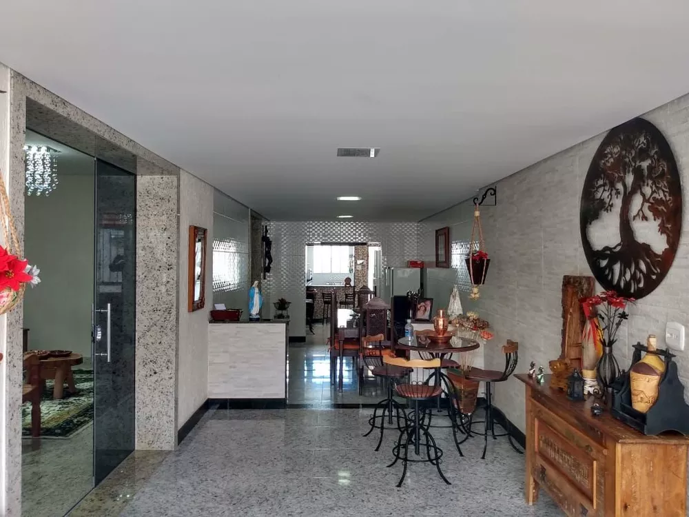 Casa à venda com 3 quartos, 460m² - Foto 1