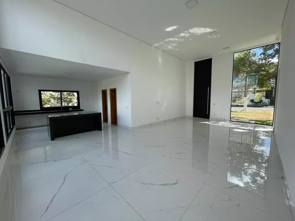 Casa de Condomínio à venda com 4 quartos, 260m² - Foto 3