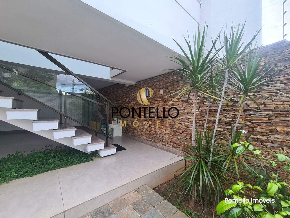 Casa à venda com 4 quartos, 260m² - Foto 1