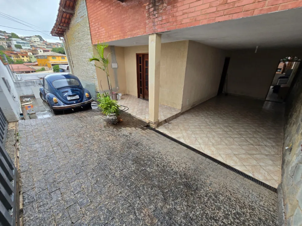 Casa, 6 quartos, 230 m² - Foto 1