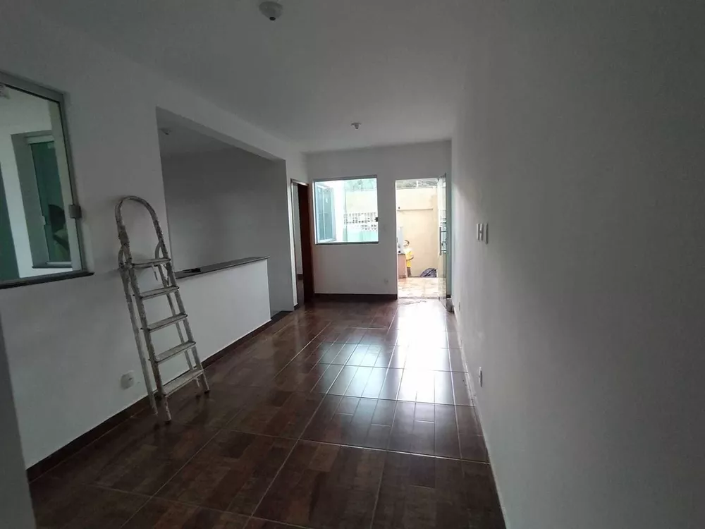 Casa à venda com 3 quartos, 12m² - Foto 4