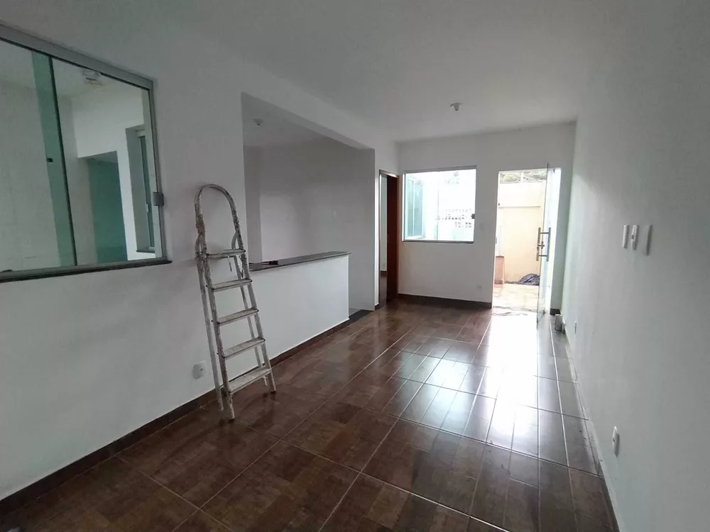 Casa à venda com 3 quartos, 12m² - Foto 2