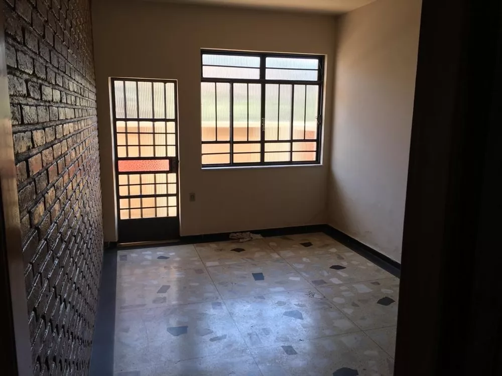 Casa à venda com 6 quartos, 400m² - Foto 4