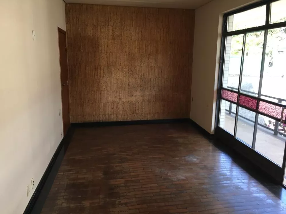 Casa à venda com 6 quartos, 400m² - Foto 1