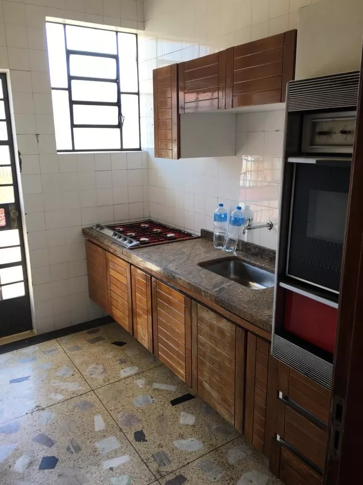 Casa à venda com 6 quartos, 400m² - Foto 9