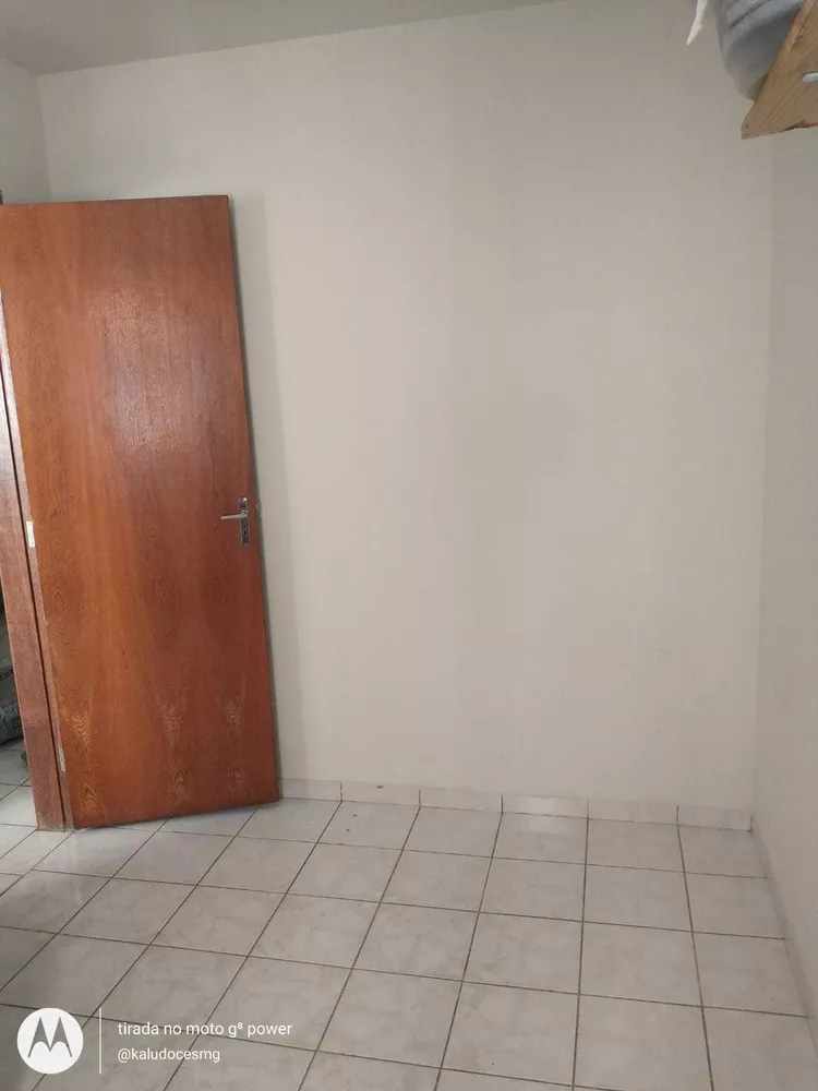 Apartamento à venda com 3 quartos, 47m² - Foto 2