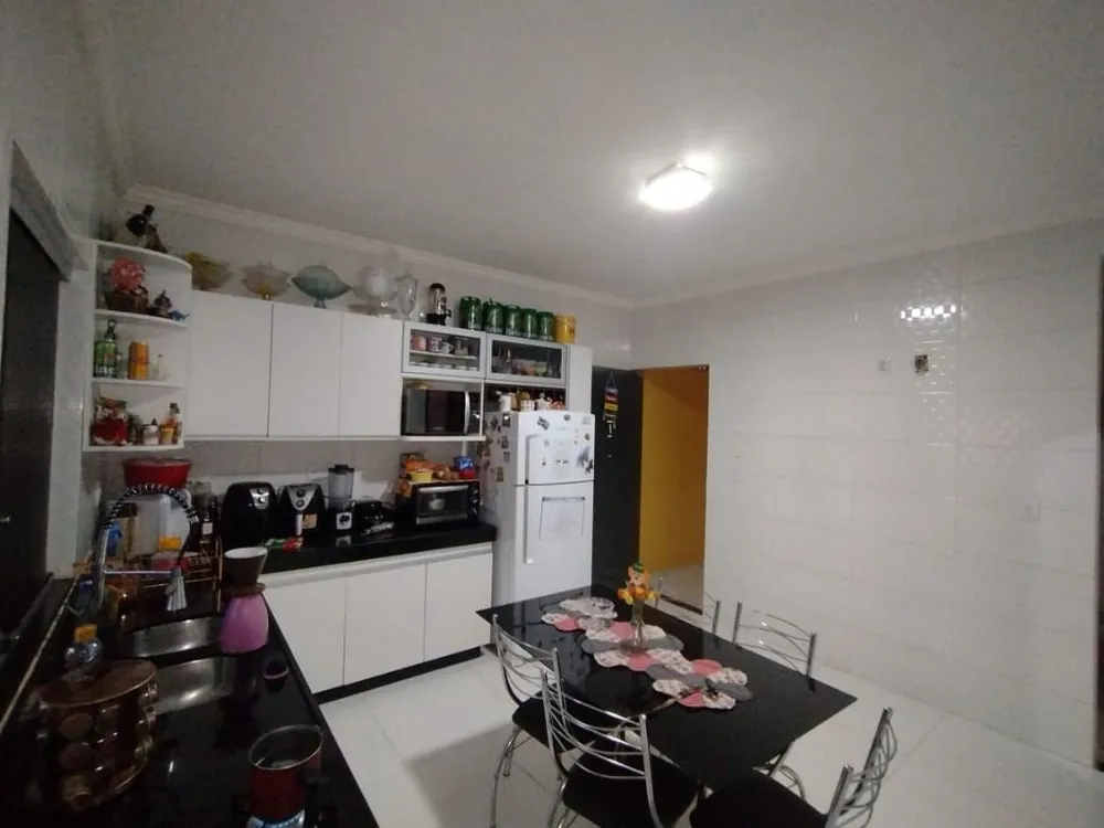 Casa, 3 quartos, 200 m² - Foto 3