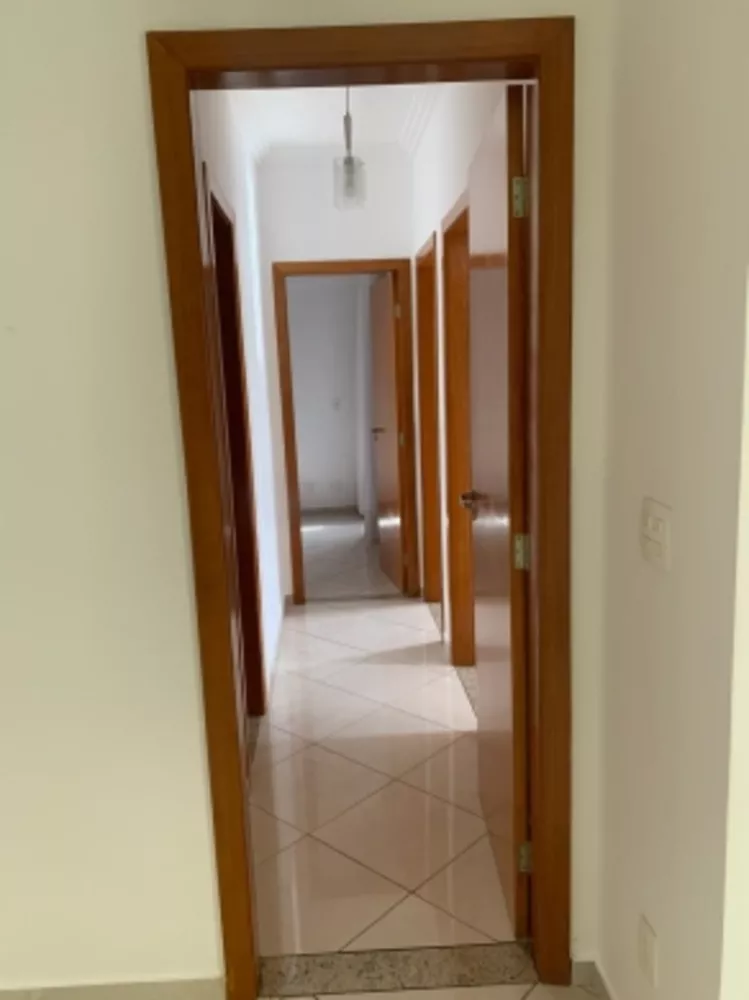 Apartamento para alugar com 3 quartos, 90m² - Foto 2