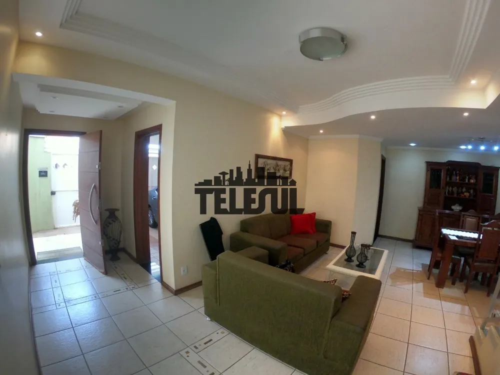 Casa, 3 quartos, 244 m² - Foto 1