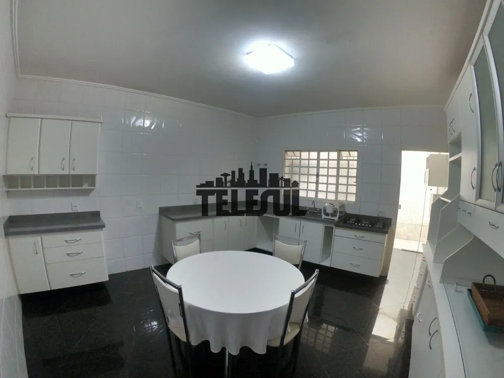 Casa, 3 quartos, 244 m² - Foto 4