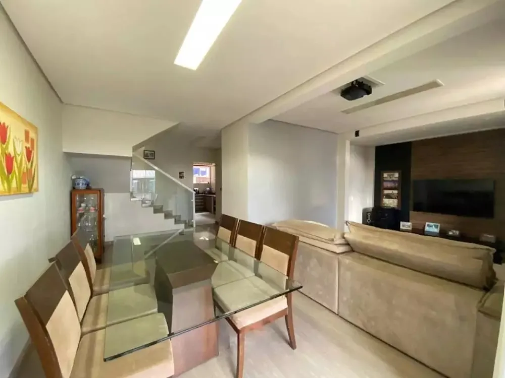 Casa, 3 quartos, 167 m² - Foto 1