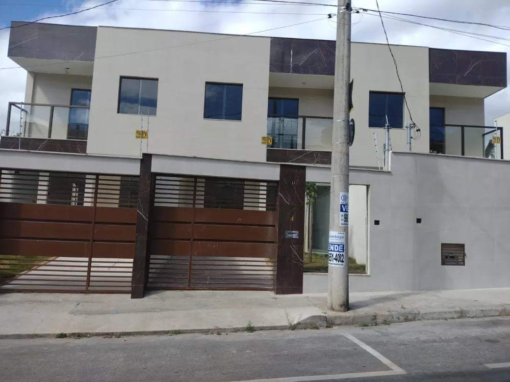 Casa à venda com 3 quartos, 33m² - Foto 1