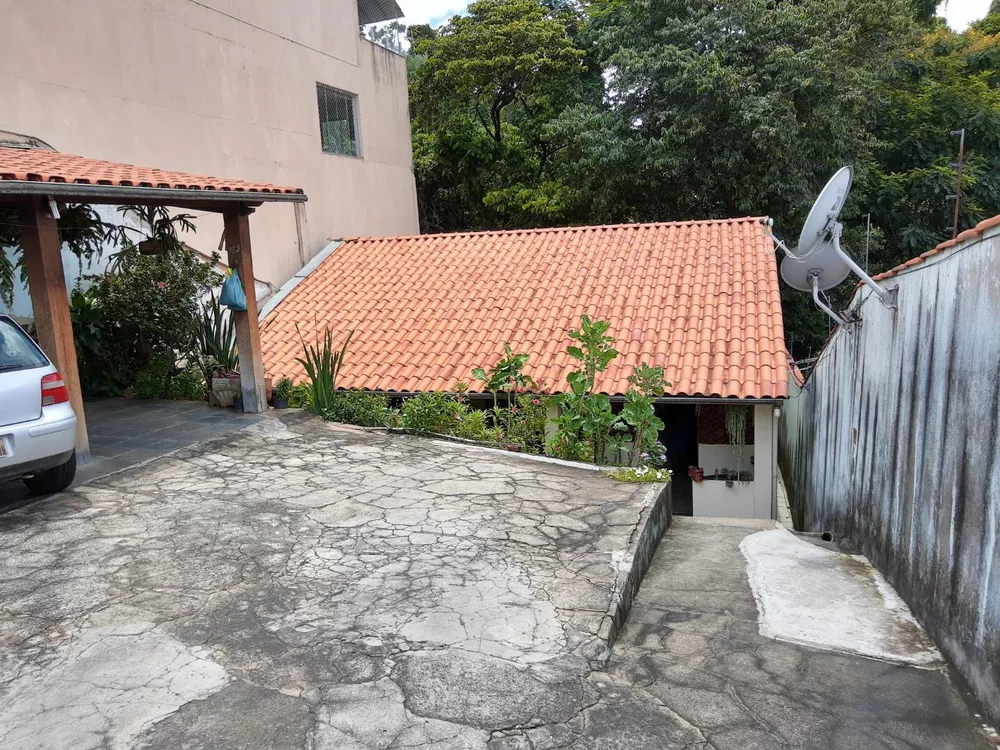 Casa à venda com 3 quartos, 240m² - Foto 1