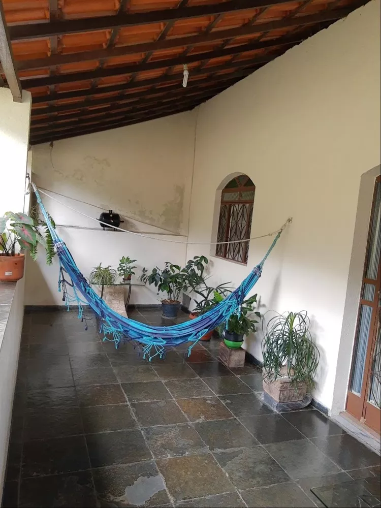 Casa à venda com 3 quartos, 240m² - Foto 2