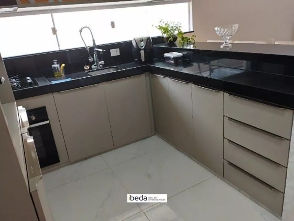 Casa de Condomínio à venda com 4 quartos, 260m² - Foto 5