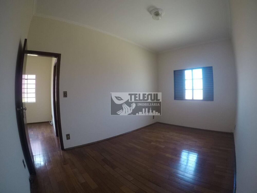 Casa à venda com 2 quartos, 200m² - Foto 8