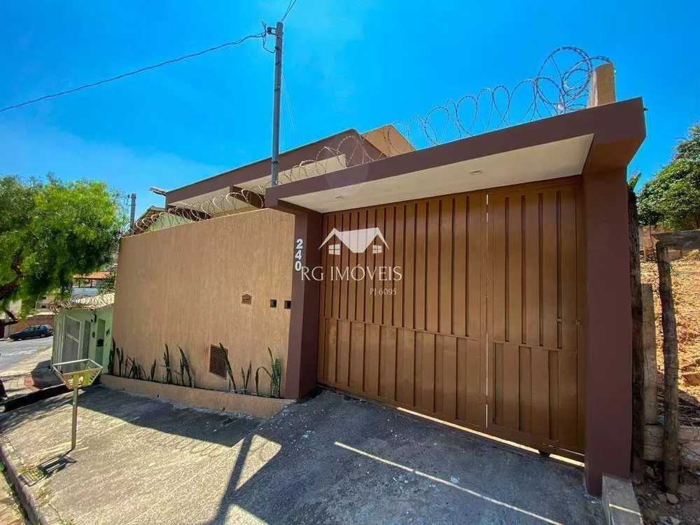 Casa à venda com 3 quartos, 200m² - Foto 2