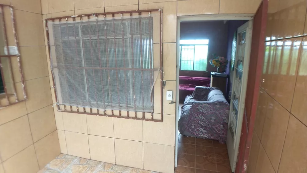 Casa à venda com 3 quartos, 200m² - Foto 2