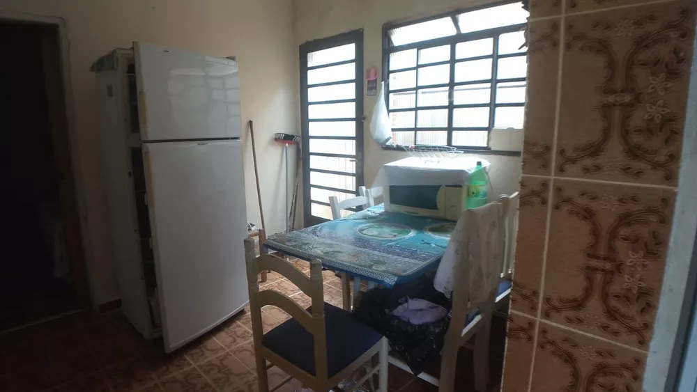 Casa à venda com 3 quartos, 200m² - Foto 3