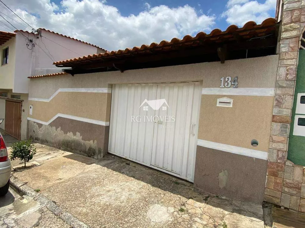 Casa à venda com 3 quartos, 200m² - Foto 1