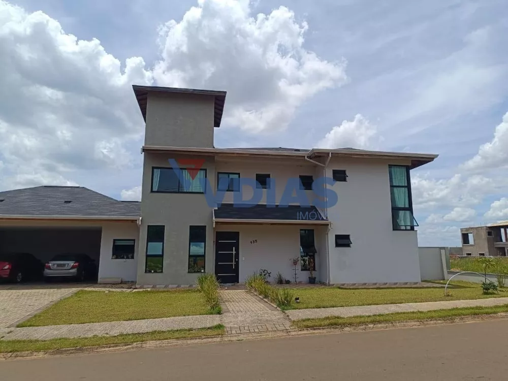 Casa de Condomínio à venda com 3 quartos, 1600m² - Foto 1