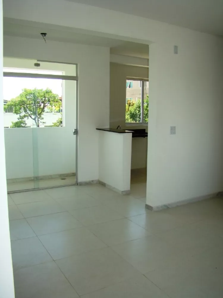 Apartamento à venda com 3 quartos, 93m² - Foto 2