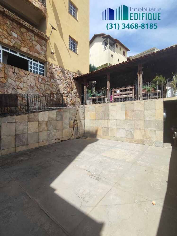 Casa à venda com 8 quartos, 360m² - Foto 1