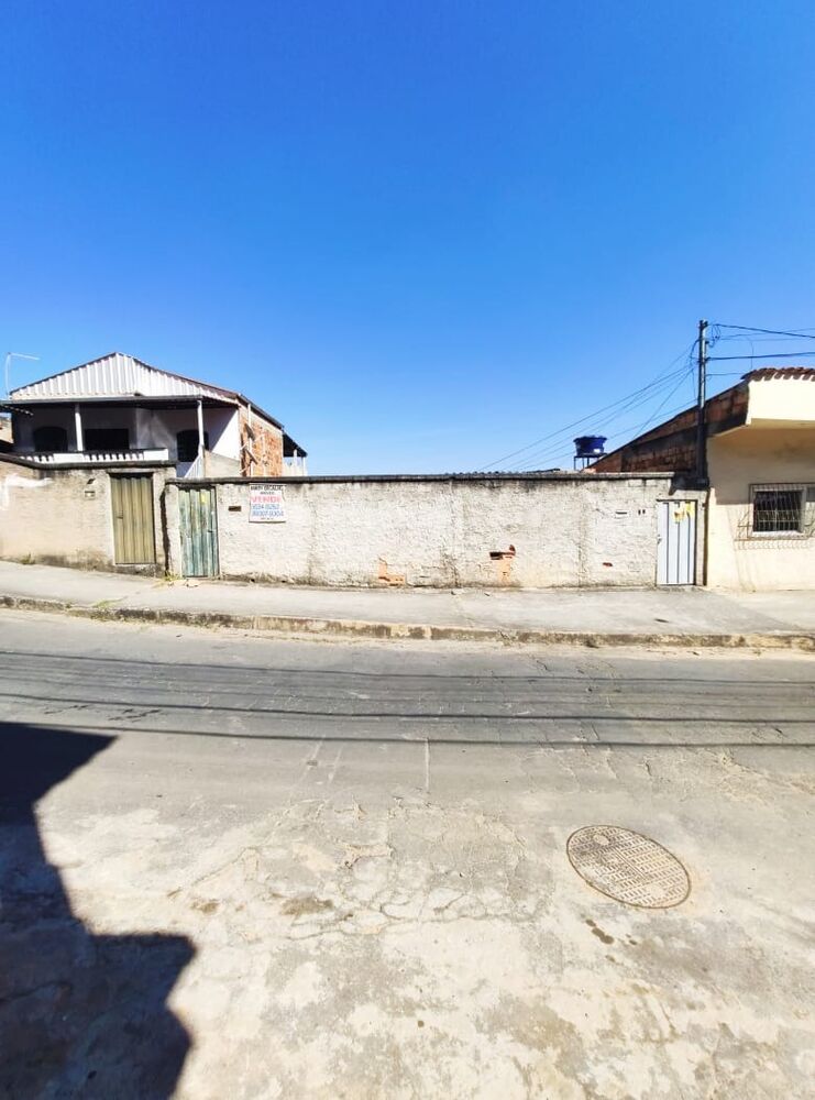 Casa à venda com 5 quartos, 200m² - Foto 1
