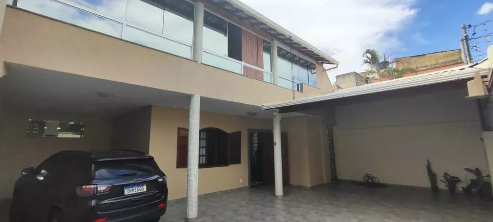 Casa à venda com 5 quartos, 340m² - Foto 1