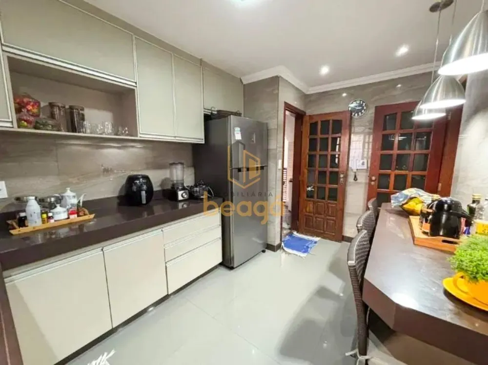 Casa, 3 quartos, 242 m² - Foto 2