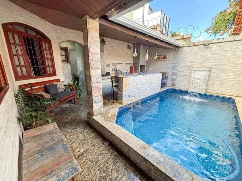 Casa, 3 quartos, 242 m² - Foto 1