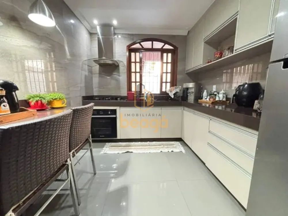 Casa, 3 quartos, 242 m² - Foto 6