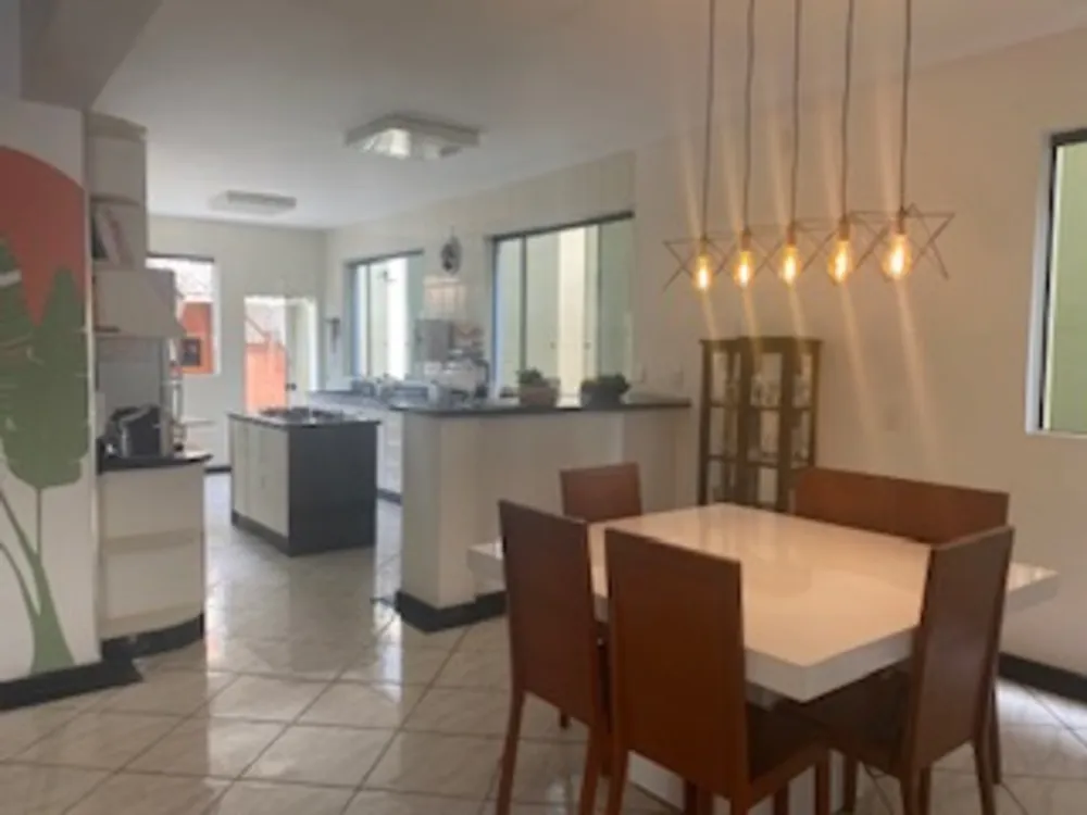 Casa, 4 quartos, 250 m² - Foto 1