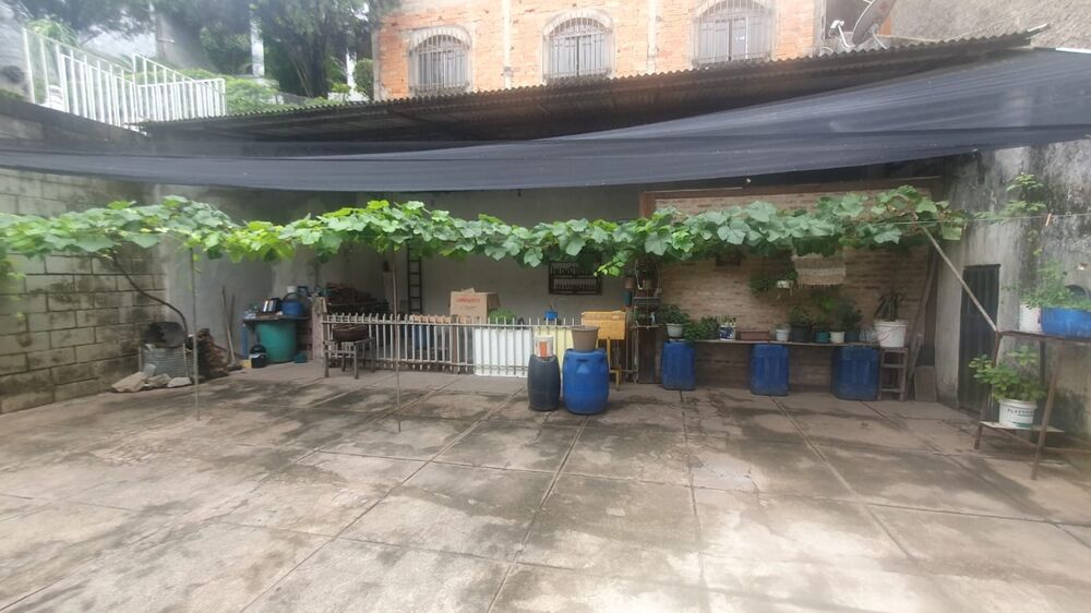 Casa à venda com 7 quartos, 420m² - Foto 1