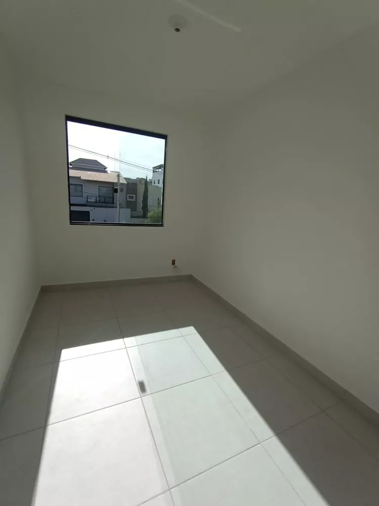 Casa à venda com 3 quartos, 90m² - Foto 4