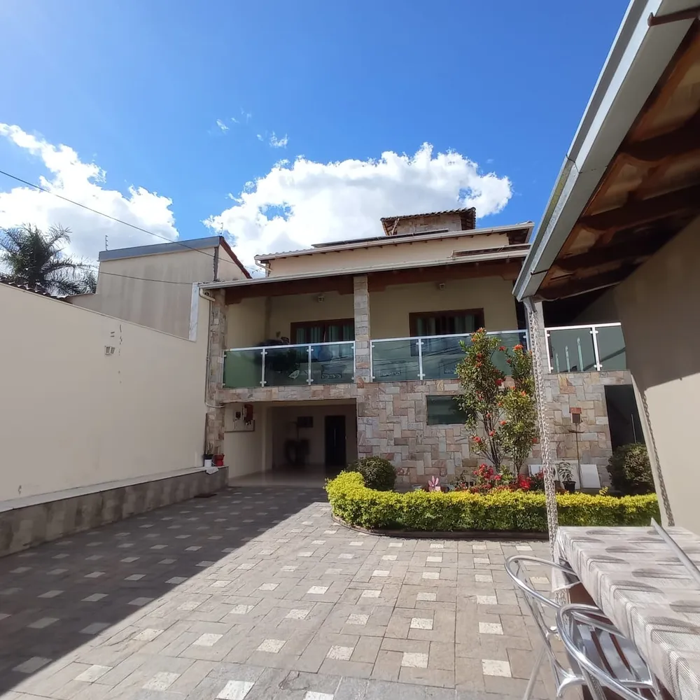 Casa, 4 quartos, 214 m² - Foto 1