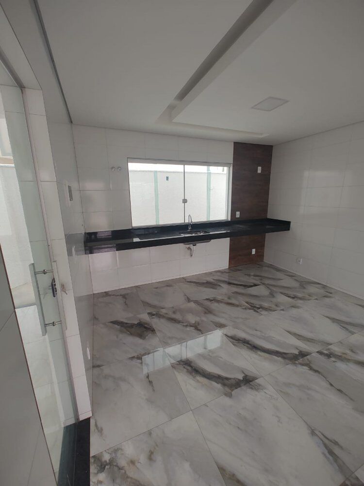 Casa à venda com 3 quartos, 100m² - Foto 4