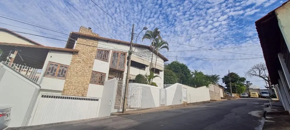 Casa, 4 quartos, 360 m² - Foto 1