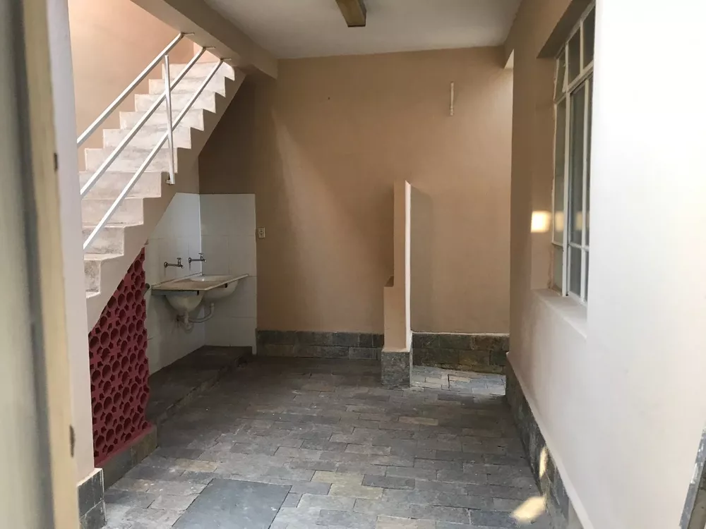 Casa para alugar com 4 quartos, 125m² - Foto 1