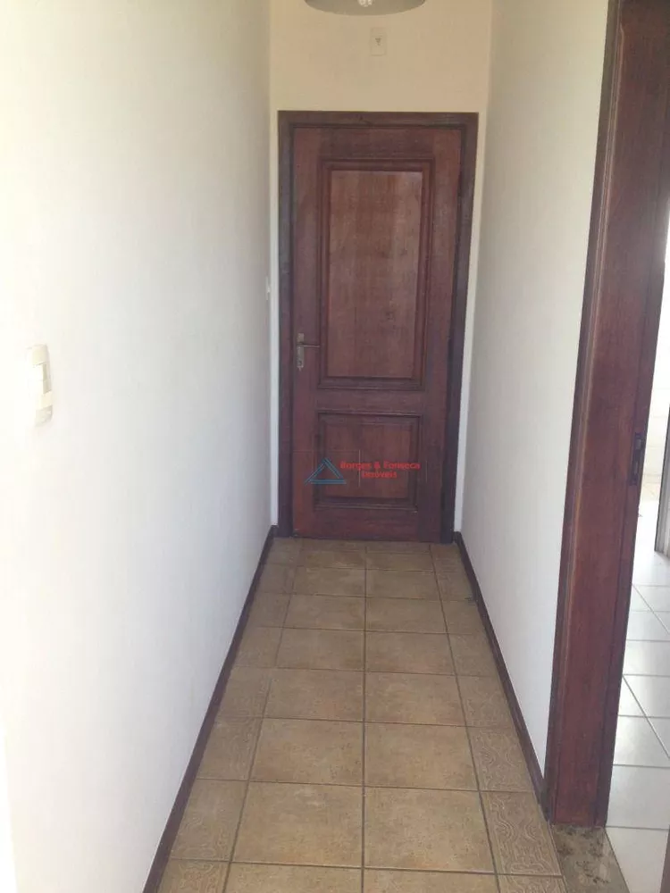 Apartamento à venda com 3 quartos, 30m² - Foto 2